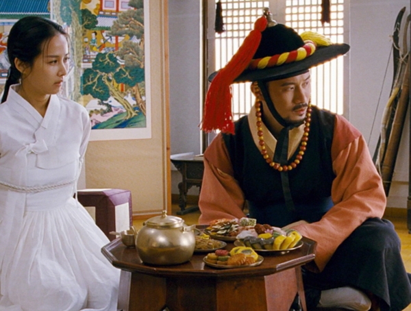 영화 방자전의 한 장면. 송새벽(우측)