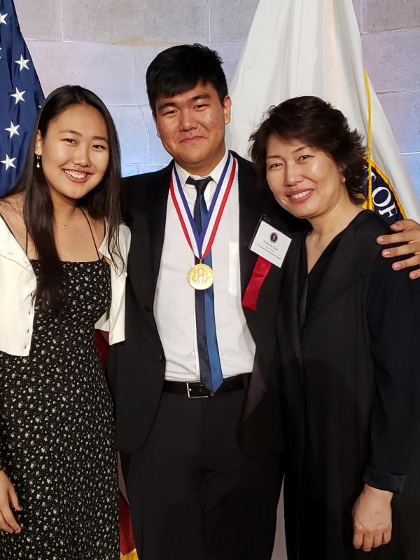 백혜선 씨 가족. 아들 앤서니, 딸 애나 모두 하버드 학생이 됐다.
