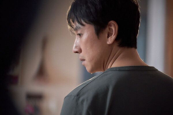 영화 '잠'의 한 장면