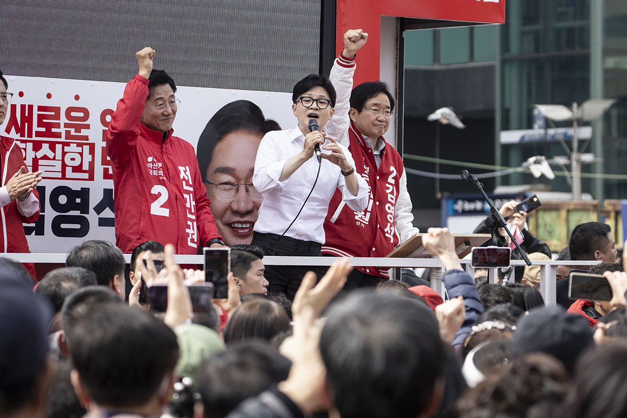 국민의힘 한동훈 전 비대위장은 민주당 이재명 대표와 조국혁신당 조국 대표를 싸잡아 심판해야 한다고 호소했지만, 결과는 국민의힘의 참패였다. Ⓒ 사진 = 지유석 기자
