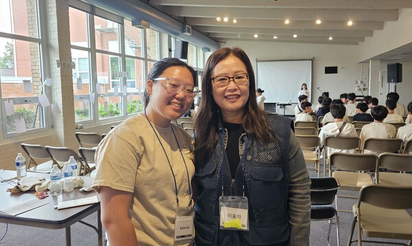 20여년째 자원봉사을 해 오고 있는 이윤지 간사와 딸 Karis Lee. @ 미주뉴스앤조이.