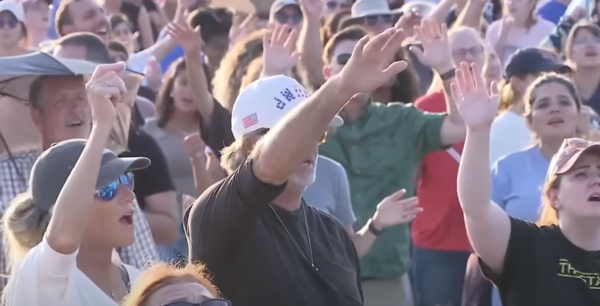 극우 기독교 여성 단체인 '백만명의 여성들'이 수도 워싱턴DC 내셔널몰에서 트럼프 지지 집회를 가졌다. (사진:유튜브 캡처)