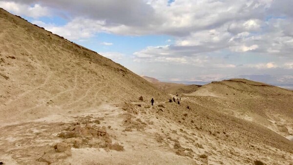 길이 좁고 험했던 예수 사대의 광야길은 강도는 물론 자연재해로 인한 도로 유실 등의 위험에 직면하곤 했다.  ⓒ김동문