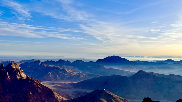 시내 광야의 먼동  ⓒ김동문
