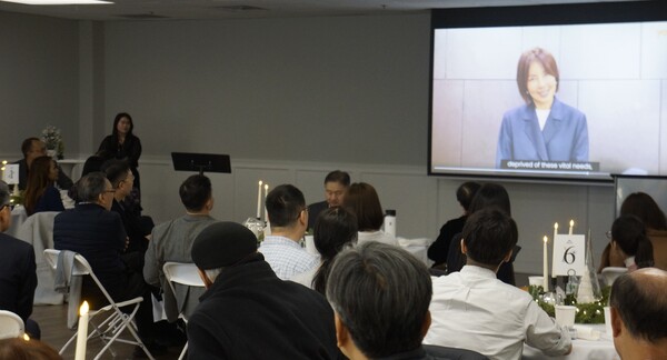 한국 YANA 잇사장을 맡고있는 신애라씨가 영상으로 인삿말을 전하고 있다.