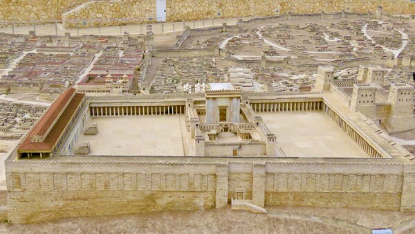 예수시대 예루살렘 모형. 예루살렘 성전 북쪽에 예루살렘 로마 주둔군 요새(안토니아 요새)가 자리하고 있다. ⓒ김동문