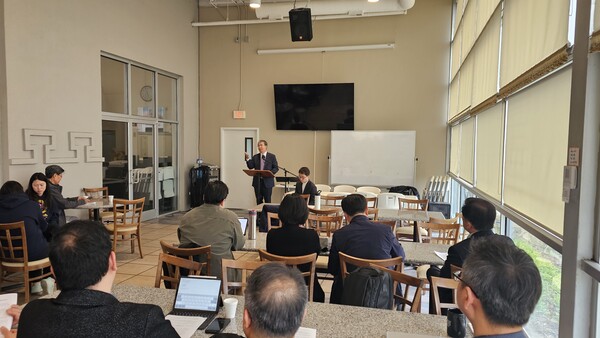 이날 설명회에서 이창환 변호사가 한 참가 목회자의 질문에 답하고 있다. @ 미주뉴스앤조이