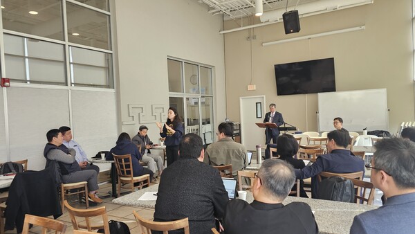 이날 세미나에서는 이민전문 변호사와 이민 보호 활동가등 전문가들도 참여하여 토론과 질의 응답 시간도 함께 가졌다. @ 미주뉴스앤조이.