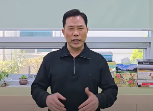 부산 세계로교회 손현보 목사가 세이브코리아 집회 취소 결정을 교회 유튜브 채널을 통해 발표하고 있다. (사진:유튜브 영상 갈무리)