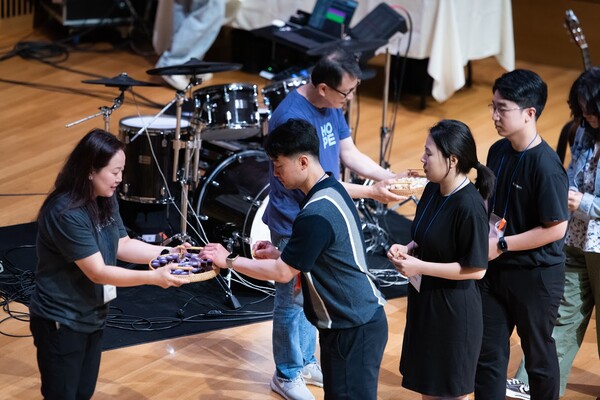 대회 마지막 시간 성찬예식을 거행하고 있다. @  강동인 간사(미주코스타)
