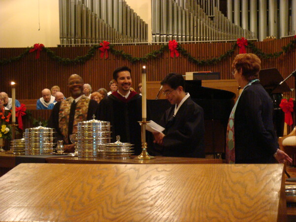 플로리다 노회에서 성찬을 집례하는 조원태 목사. 흑인·여성·동양인·백인으로 구성된 집례자들과 함께, 화해와 평화의 의미를 담아 드려진 성찬 예식