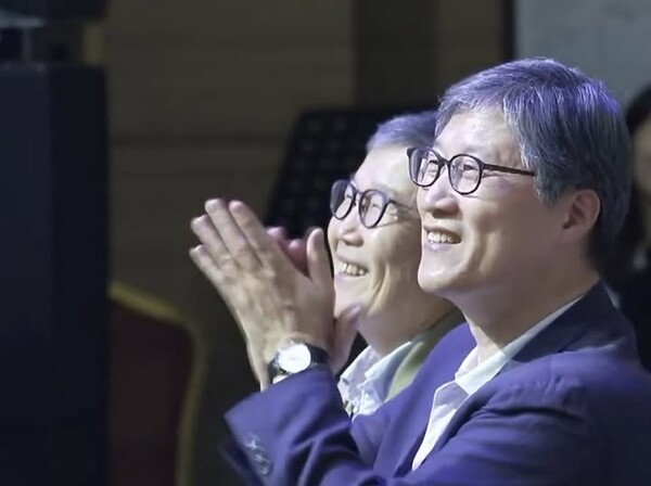  김동호 목사는 ‘오 목사를 바라보는 내 마음이 디모데를 바라보는 바울의 심정이다.이 고백은 목회적 계주(繼走)로 이어진 깊은 신뢰와 애정을 보여줍니다.