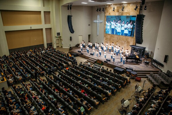 남가주밀알선교단이 남가주 새누리교회에서 ‘밀알의 밤’ 행사를 진행하고 있다. 장애인과 비장애인이 함께 어우러진 찬양과 간증의 시간으로 남가주 새누리교회의 오랜 후원과 공간 나눔을 통해 매년 따뜻한 감동을 이어가고 있다.