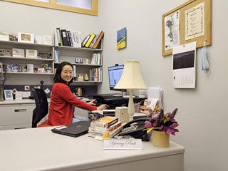 시카고 공립 도서관 리틀빌리지 지점에서 박영은 관장.