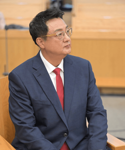 M.Div Presbyterian Theological Seminary in America – Los Angeles. CA. USAGraduated Healing & Counseling Graduate University – Seoul South KoreaMissionary of BAM. (SEED CANADA) Sep 2011 ~ Dec 2018 Beijing ChinaOwner of Word of new life book. Nov 2004 ~ Sep 2011. Coquitlam, BC Canada한국 치유상담대학원대학교 부설 북미주치유상담연구소 소장캐나다 BCACC정회원 (RCC 18774)상담심리사1급(한국치유상담협회)가족회복지도사(한국가족보건협회)김홍구 소장