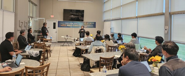 2025 목회자 멘토링 컨퍼런스에서 강의하는 김영숙 사모. 긴 비행과 시차에도 불구하고 사모들의 마음을 어루만지는 강의로 귀한 섬김을 보여주었다.