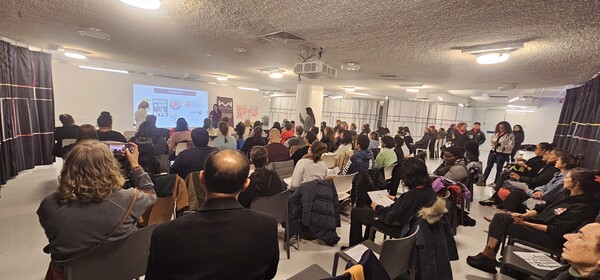 100여명의 주민 및 단체 관계자들이 ‘Immigrant Safety 101’ 강의를 청취하고 있다.